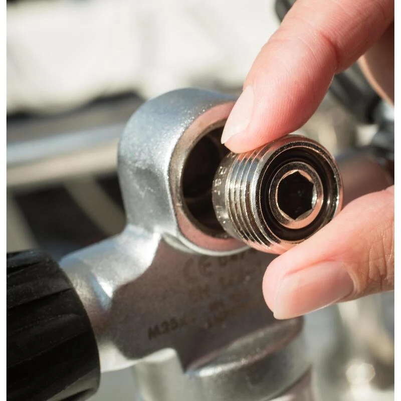 Adaptateur Insert Opercule Etrier (INT) / DIN Pour Une Bouteille De Plongée 4 Adaptateur Insert Opercule Etrier (INT) / DIN Pour Une Bouteille De Plongée – Image 2