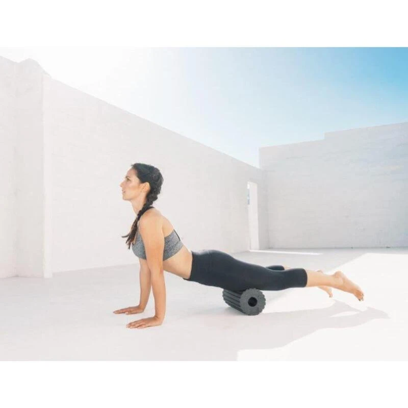 BLACKROLL® FLOW STANDARD Foam Roller Black 7 BLACKROLL® FLOW STANDARD Foam Roller Black – Image 5