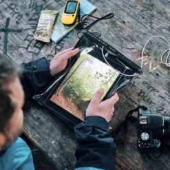 HERMETIC Dry Bag Mega | Pochette étanche Pour Tablette | FIDLOCK -Magasin De Surf hermetic dry bag mega pochette etanche pour tablette fidlock 3