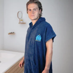 Poncho De Bain Adulte 100% Coton Football Marseille - Logo 9 Poncho De Bain Adulte 100% Coton Football Marseille - Logo -Magasin De Surf poncho de bain adulte 100 coton football marseille logo 3