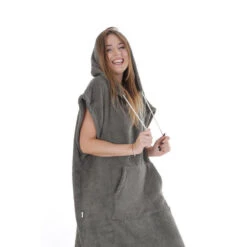 Poncho Surf | Vert | Sans Manches | Taille Moyenne -Magasin De Surf poncho surf vert sans manches taille moyenne 3